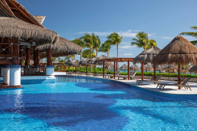 Riviera Maya Best Resort Swim-Up Pool Bar