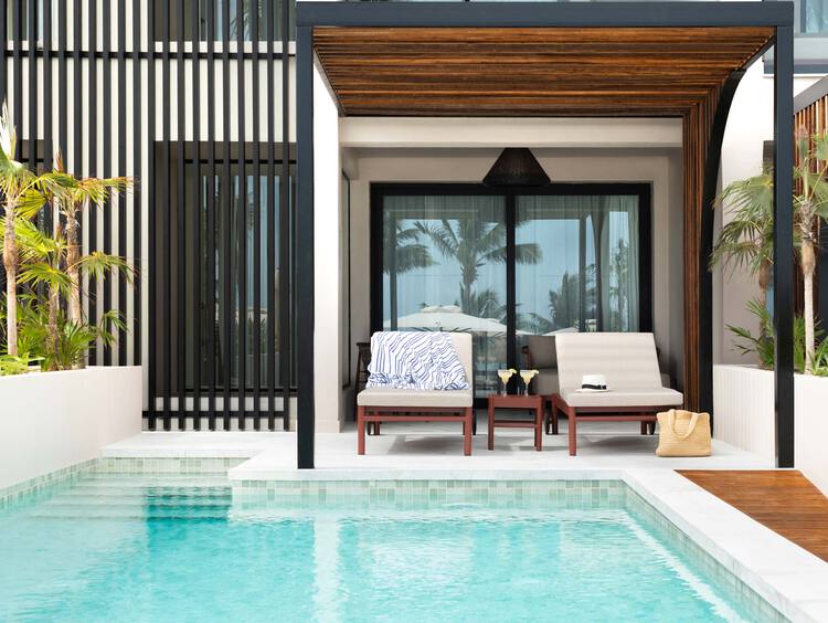 Beachfront honeymoon suite in Cancun with a private pool