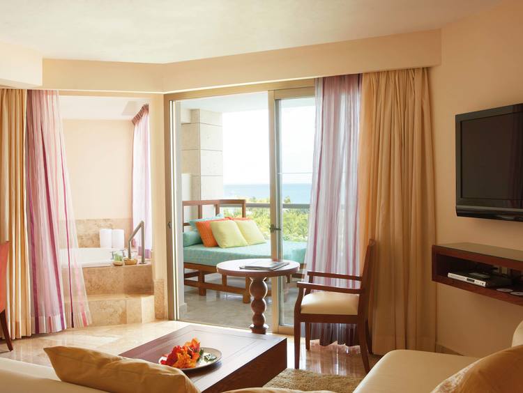 Cancun Hotel with Jacuzzis in the Rooms