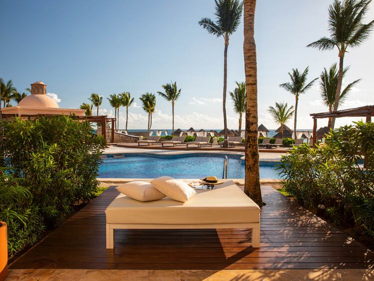 Swim-Up Suites in Mexico