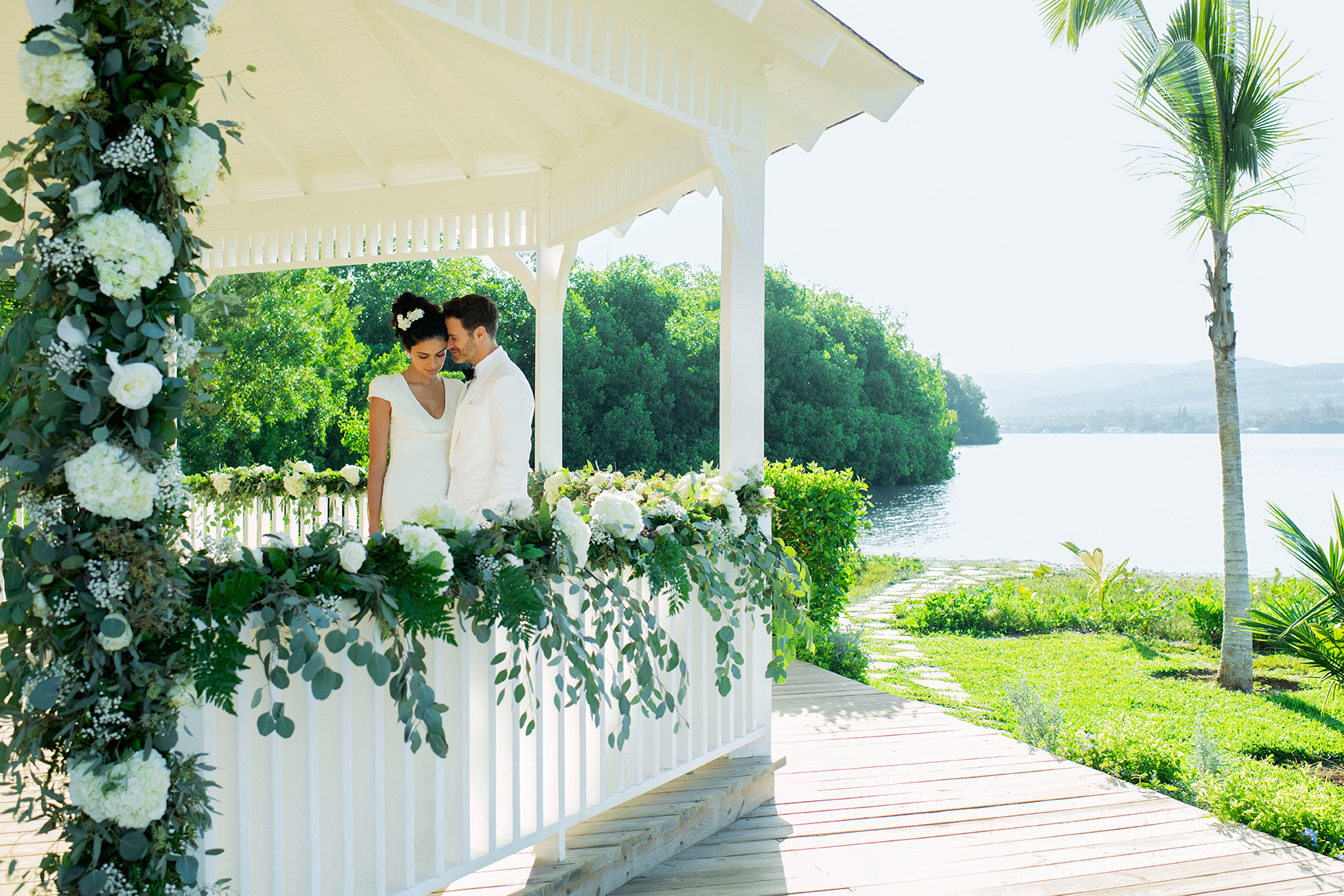 Wedding by the tropical lagoon of Montego Bay in Jamaica Wedding by the tropical lagoon of Montego Bay in Jamaica