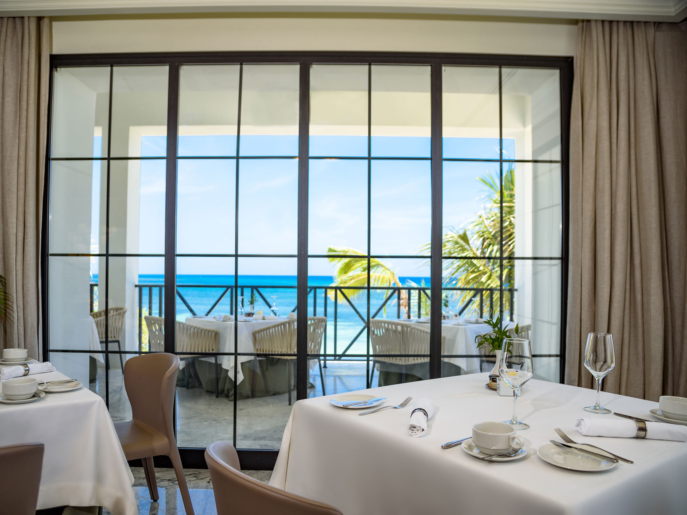 Montego Bay Luxury Resort with an Ocean View Restaurant 